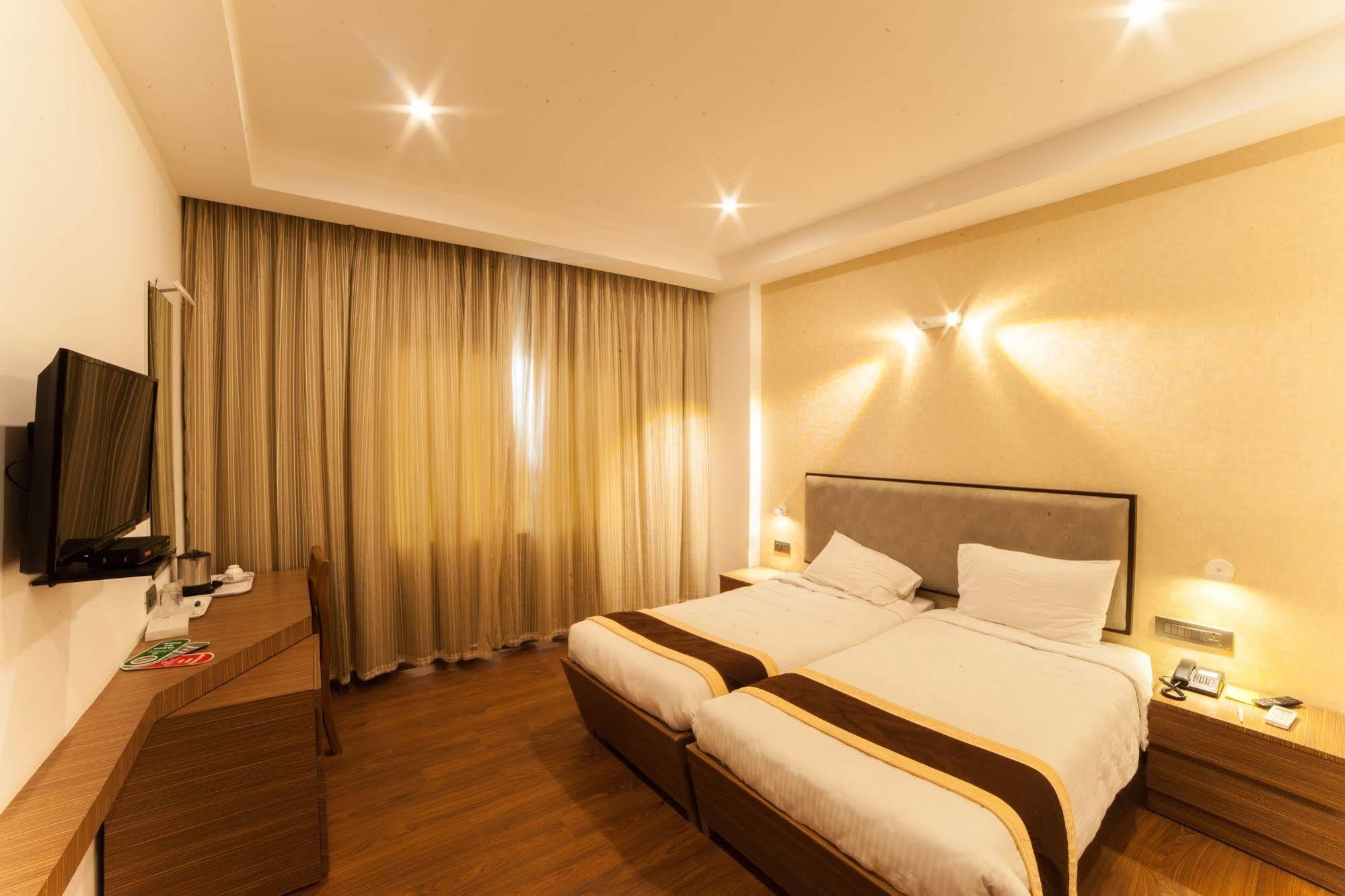 Brownstar Boutique Hotel Čennai Exteriér fotografie